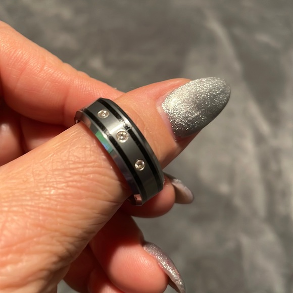 Men’s titanium ring with three diamonds - Picture 1 of 4